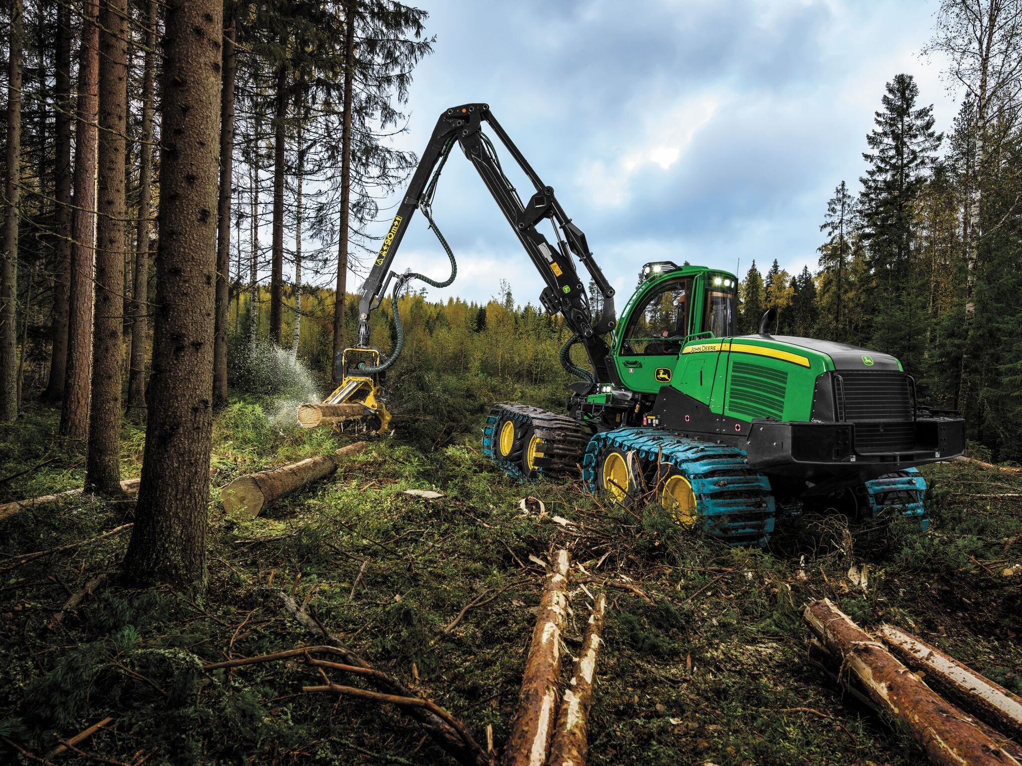 John Deere unveils new midsize G-Series harvesters - Wood Business